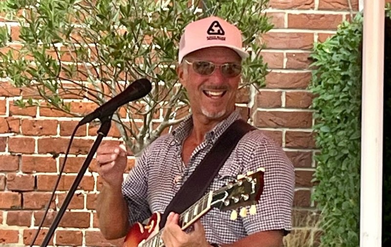 Lee Statham: The Guitarist Who Built a Life Through Music Lee Statham